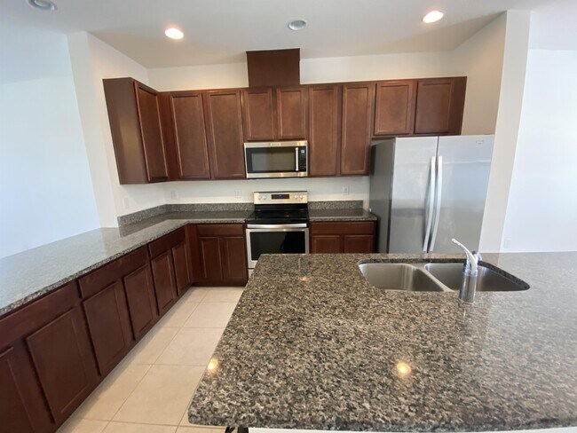 Building Photo - 15555 Honeybell Dr