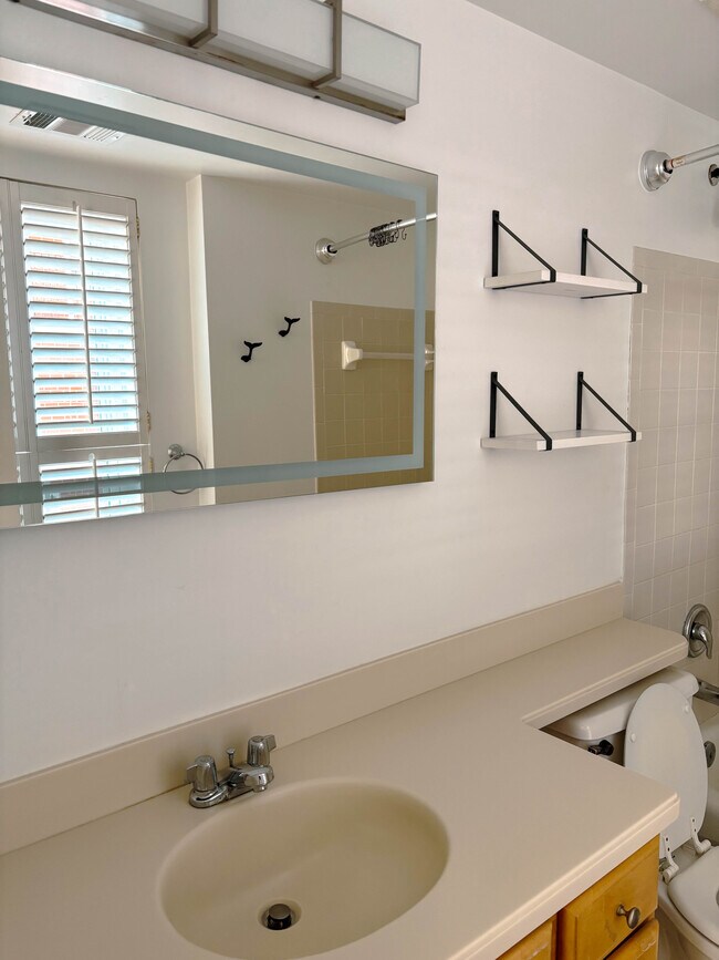 Building Photo - 2411 20th St NW