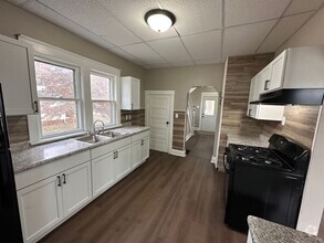 Building Photo - Newly remodeled 3 bed, 1 bath home for ren...