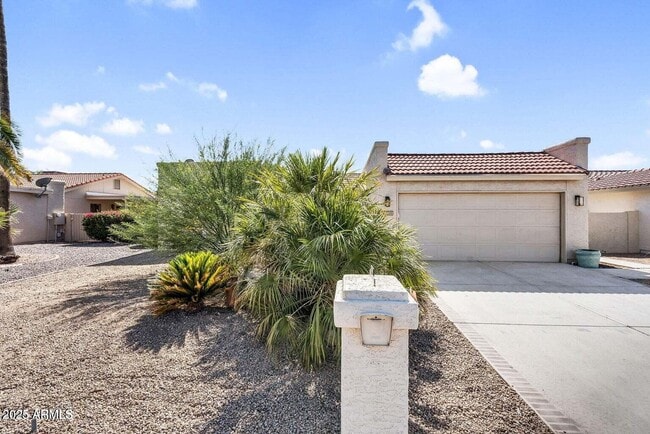 Building Photo - 25810 S Boxwood Dr