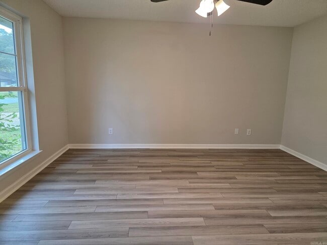 Building Photo - 8 Willowridge Cove