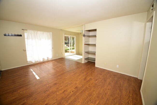 Building Photo - 4750 W 68th St S