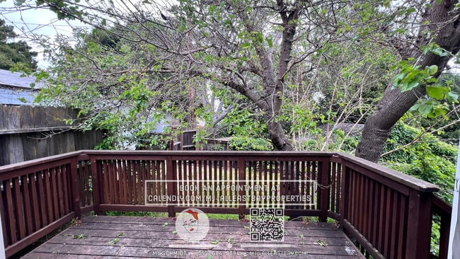 Building Photo - Quaint cottage with hardwood floors, private entrance and patio, surrounded by lush gardens!