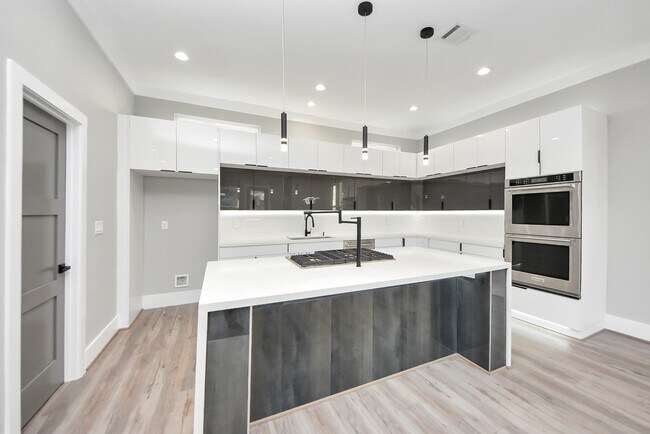 Building Photo - 602 W 28th St