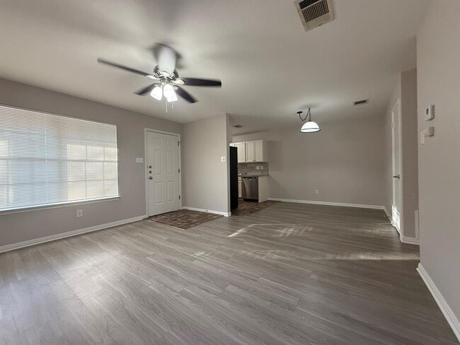 Building Photo - 1904 Alex Ave