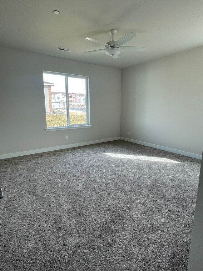 Building Photo - 2560 Clark Rdg Dr