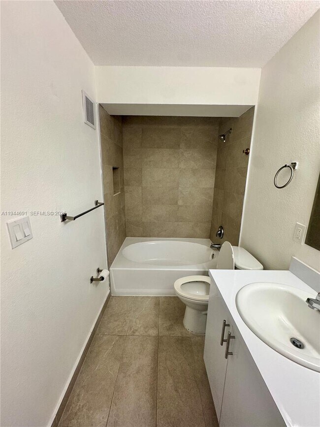 Building Photo - 10441 SW 156th Ct