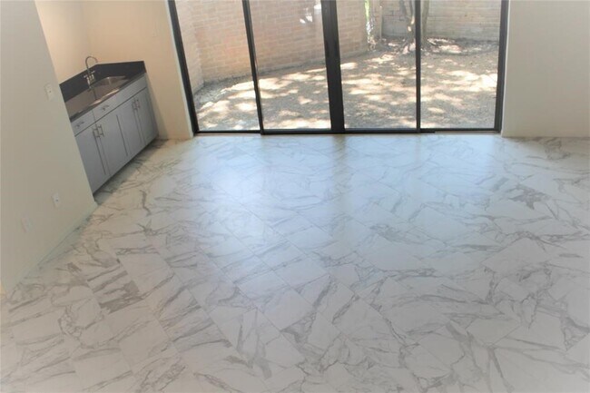 Building Photo - 12625 Memorial Dr