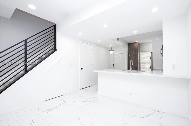 Building Photo - 16697 Hemingway Dr