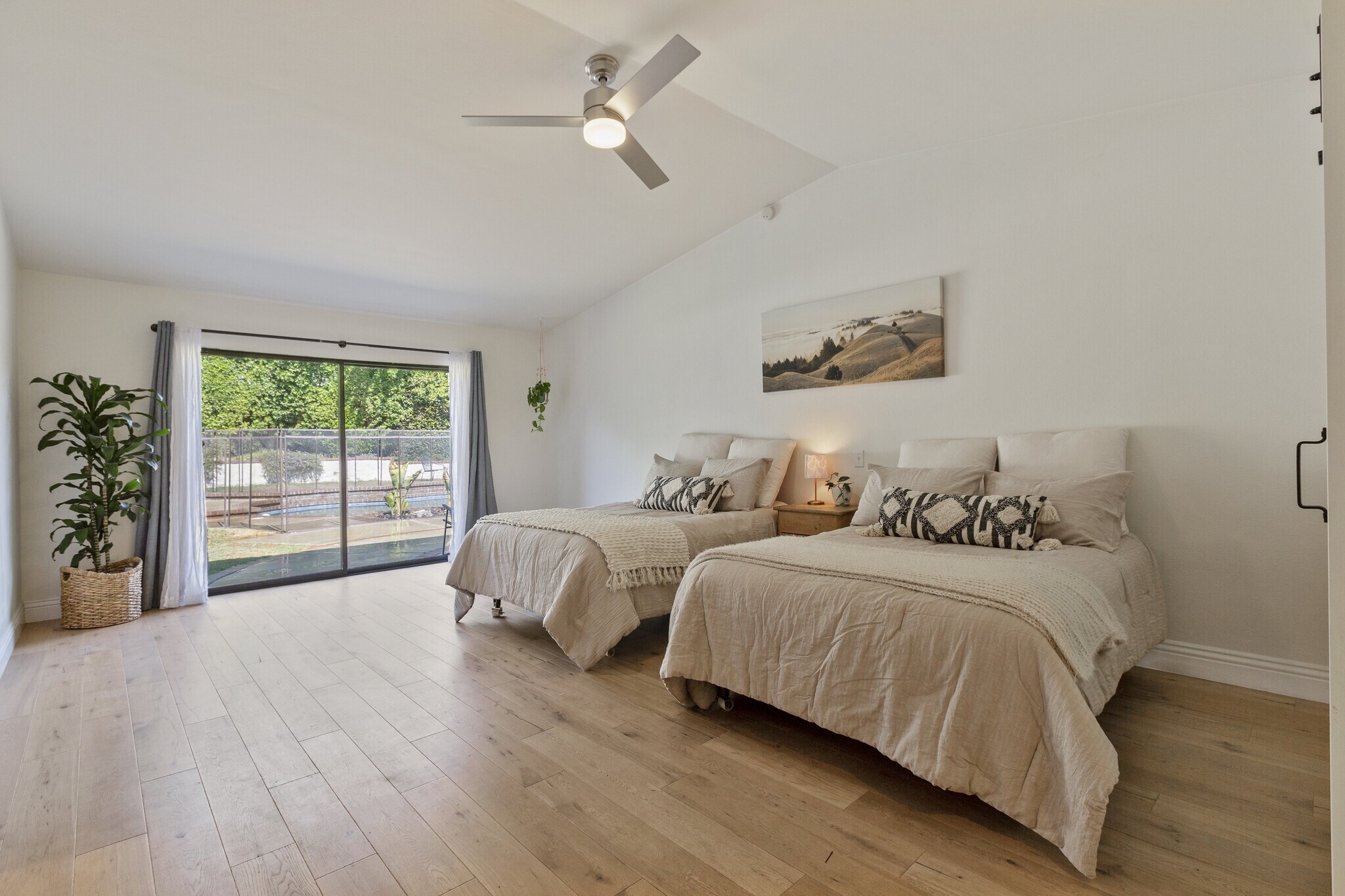 Master Bedroom - 6146 Shadycreek Dr