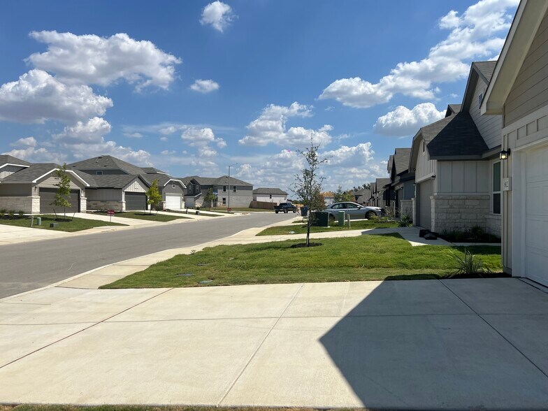 Building Photo - 8123 Hamrick Cir