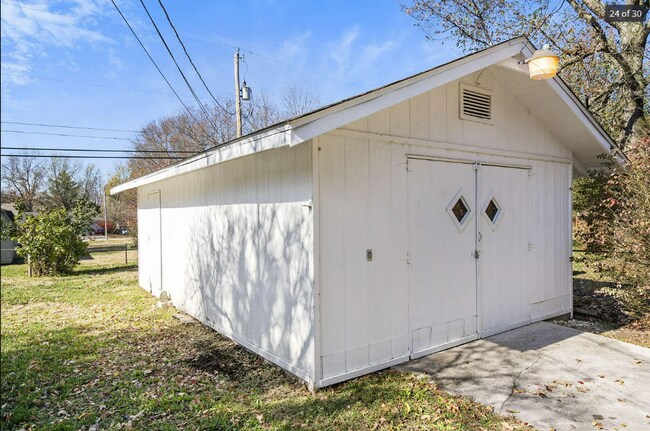 Building Photo - 3 Bedroom 2 Bathroom Springfield, MO