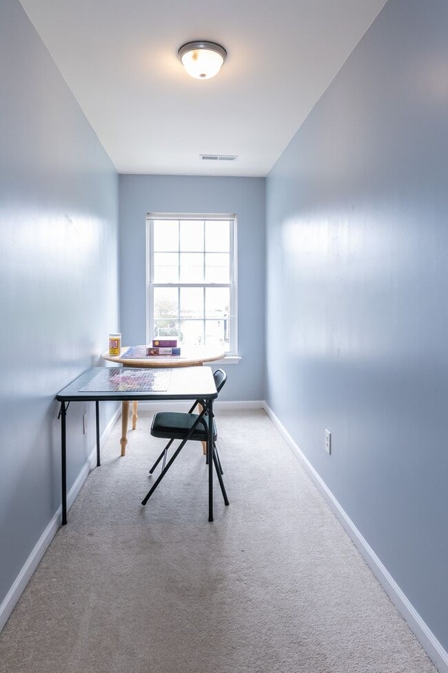 Building Photo - 3 Bedroom 2.5 Bath Townhouse in Grand Oaks...