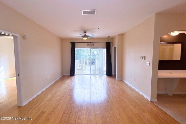 Building Photo - 610 Fairway Dr