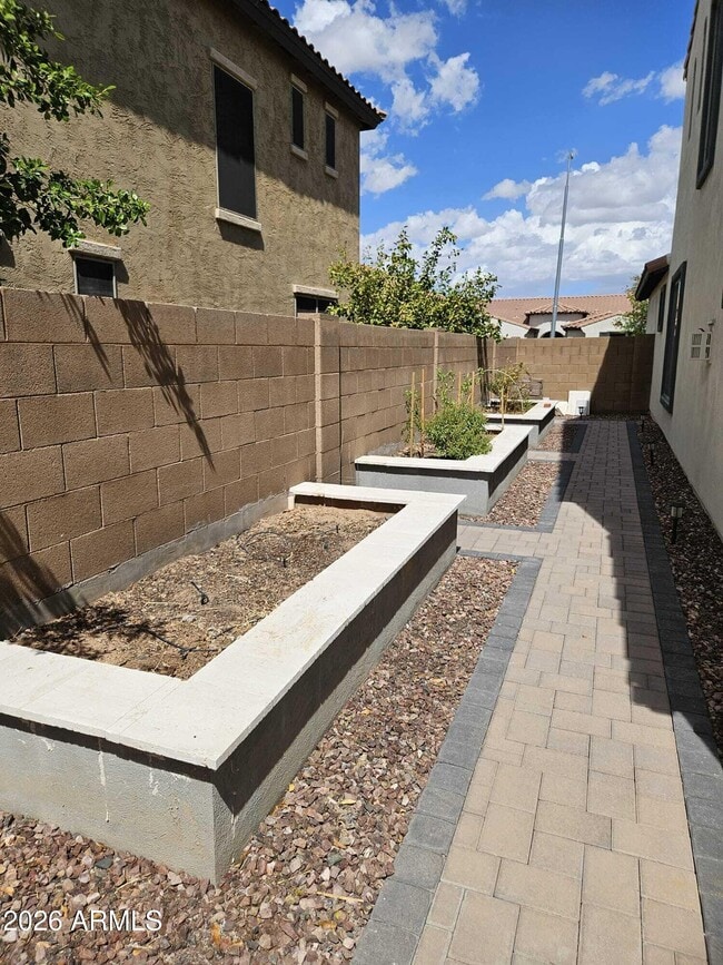 Building Photo - 419 W Balsam Dr