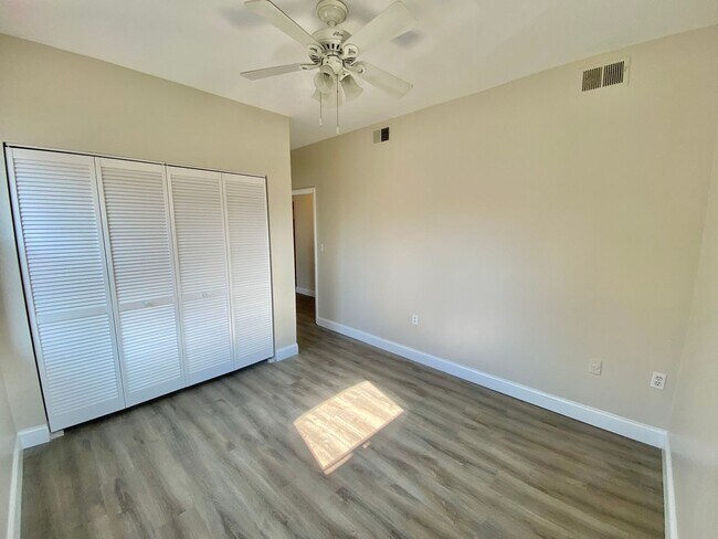 Building Photo - Large  Sunny Dupont Circle 2 bed 2 bath Ap...