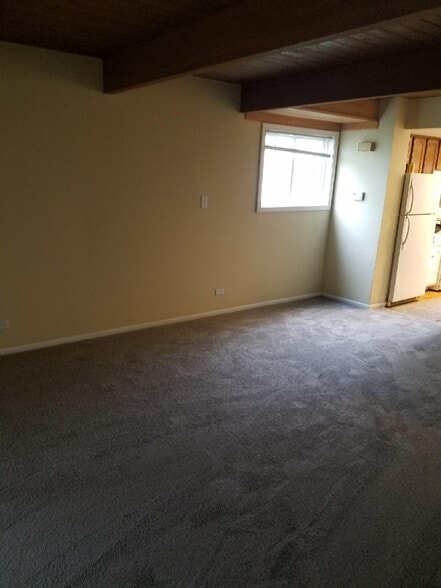 Building Photo - 487 Meadow Green Ln