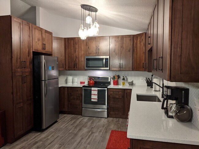 Building Photo - 4854 Lark Dr