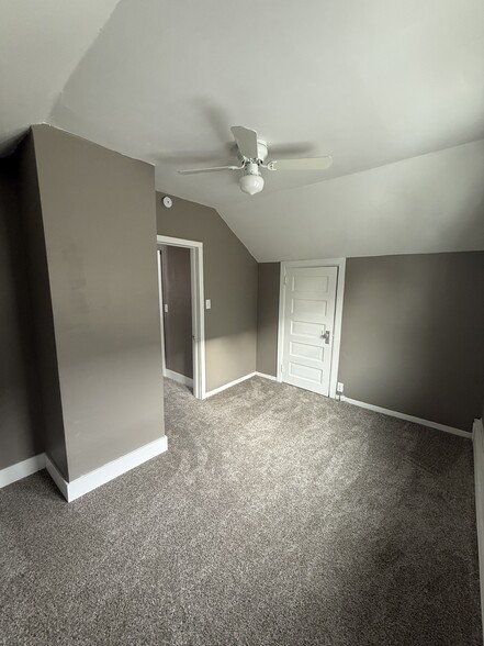 Building Photo - 4333 W 8th St