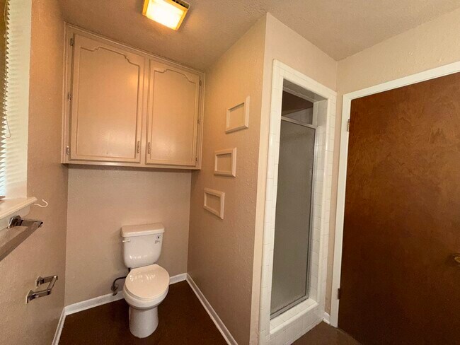 Building Photo - 901 Eden Ln
