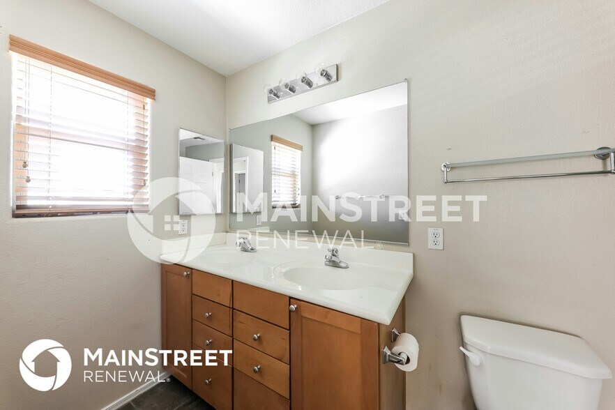 Building Photo - 17421 N 185th Dr