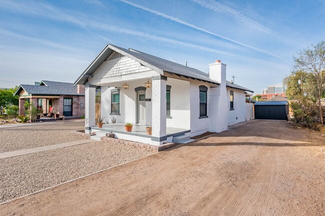 Building Photo - Remodeled Historic 2-bed Home Central Phx