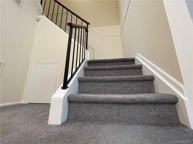 Building Photo - 100 Hillside Dr