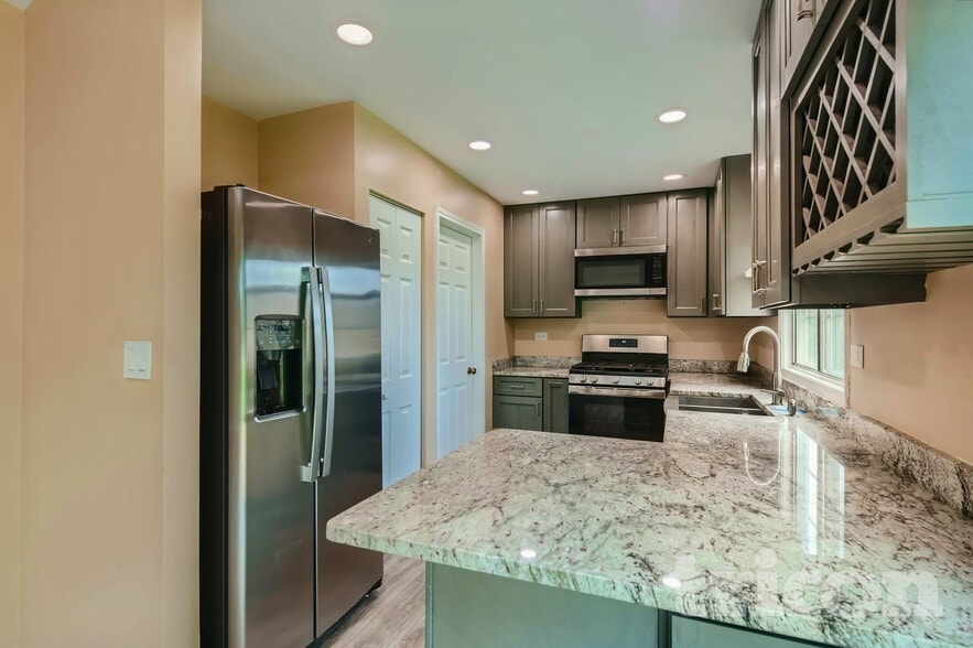 Building Photo - 3261 Bremerton Ln