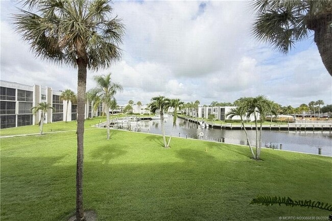 Building Photo - 1950 SW Palm City Rd
