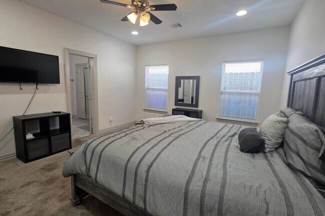 Building Photo - 2704 Sam Wilson St