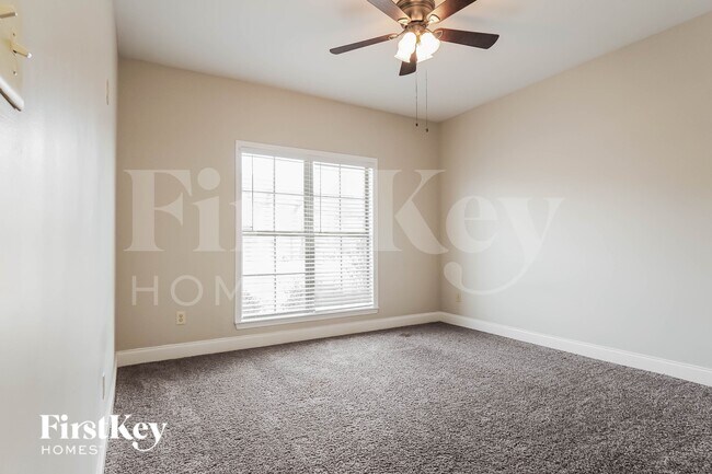 Building Photo - 5179 Meadow Lake Cir