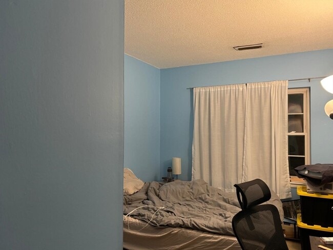 Building Photo - 125 Lake Shore Rd