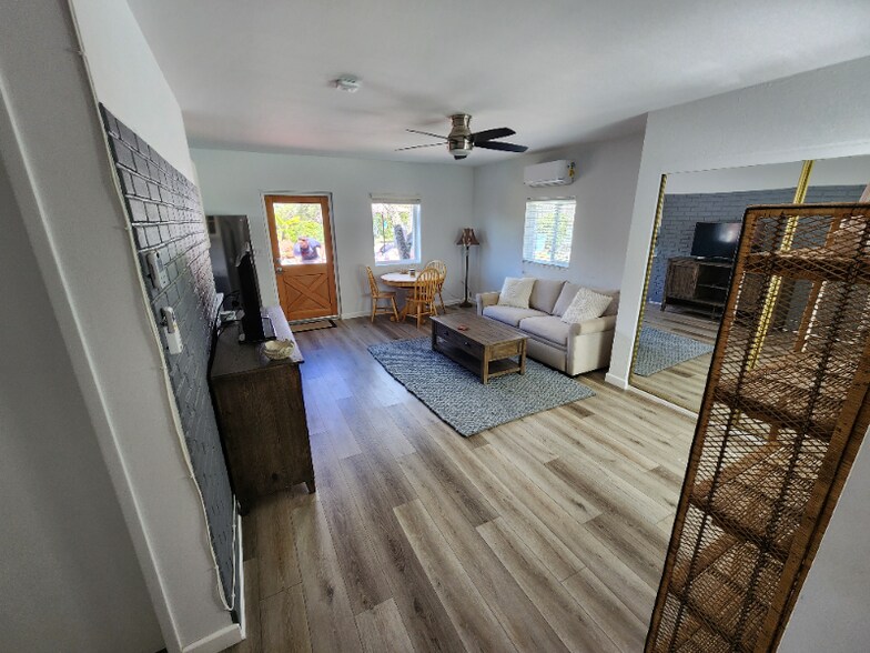 Building Photo - 1112 N Ontare Rd