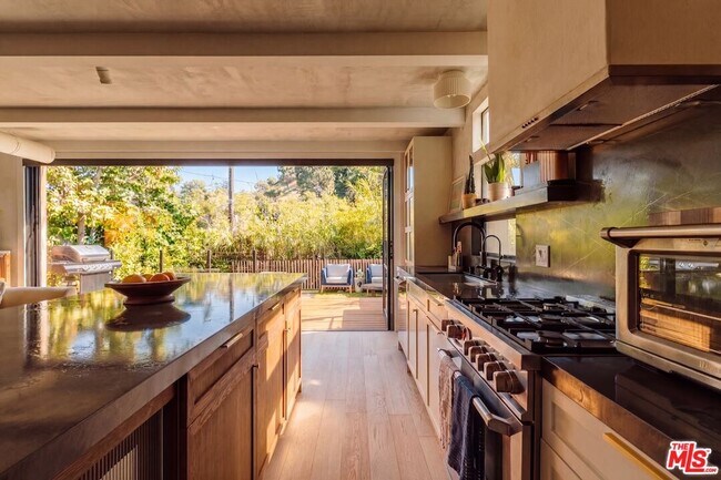 Building Photo - 8550 Ridpath Dr