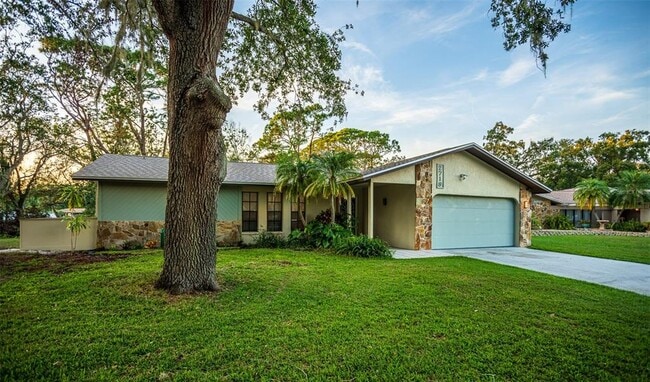 Building Photo - 2719 Forest Knoll Dr