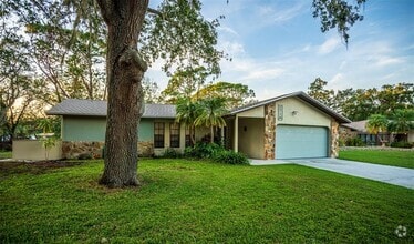 Building Photo - 2719 Forest Knoll Dr