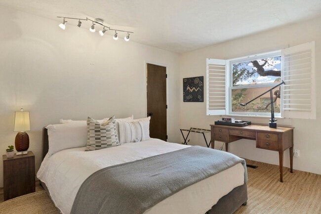 Building Photo - 303 Calle Loma Norte