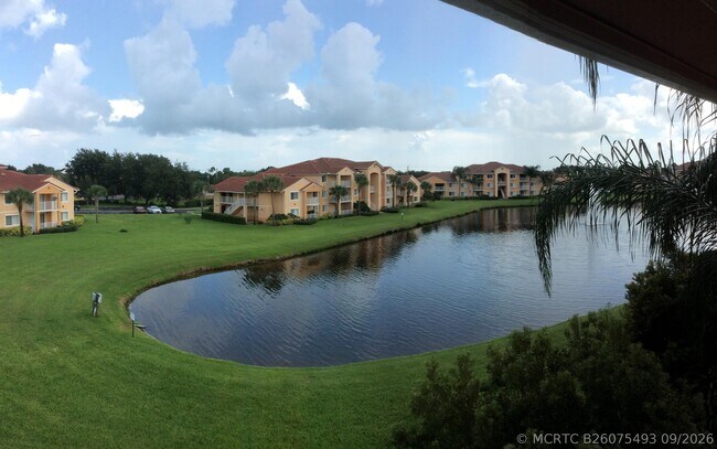 Building Photo - 241 SW Palm Dr
