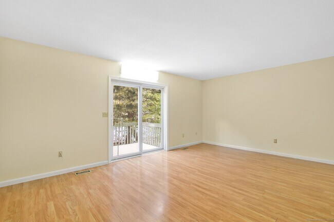 Building Photo - 94 Oak Ridge Dr
