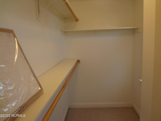 Building Photo - 205 S Pointe Dr