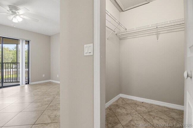 Building Photo - 2625 Heathcote Dr