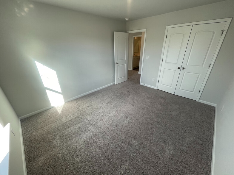 Building Photo - Room in House on Lavender Meadows Ct