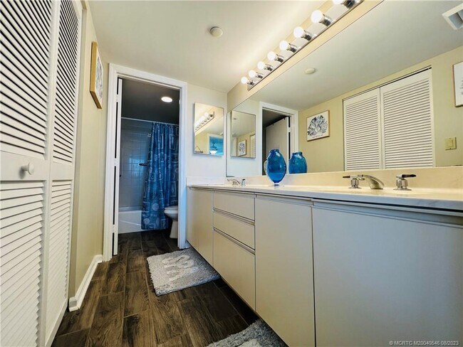 Building Photo - 8880 S Ocean Dr