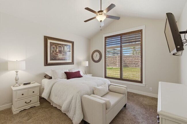 Building Photo - Beautiful Riverton Townhome in Gated Community!