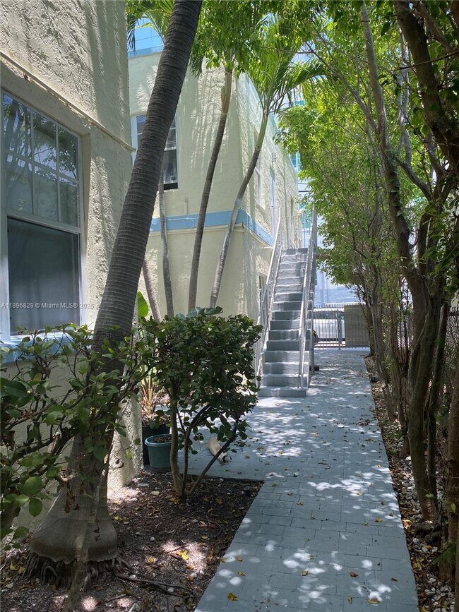 Building Photo - 719 Meridian Ave