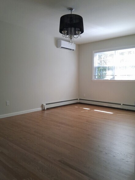 Building Photo - 61 Bushwick St