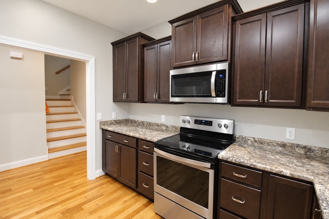 Building Photo - 1566 Lake Villa Cir