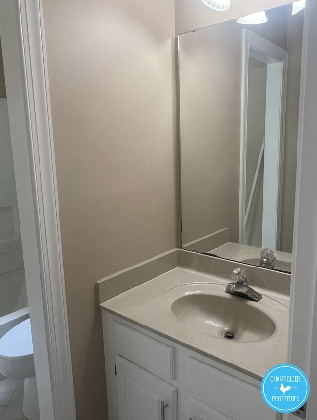 Building Photo - 6925 Sandringham Dr