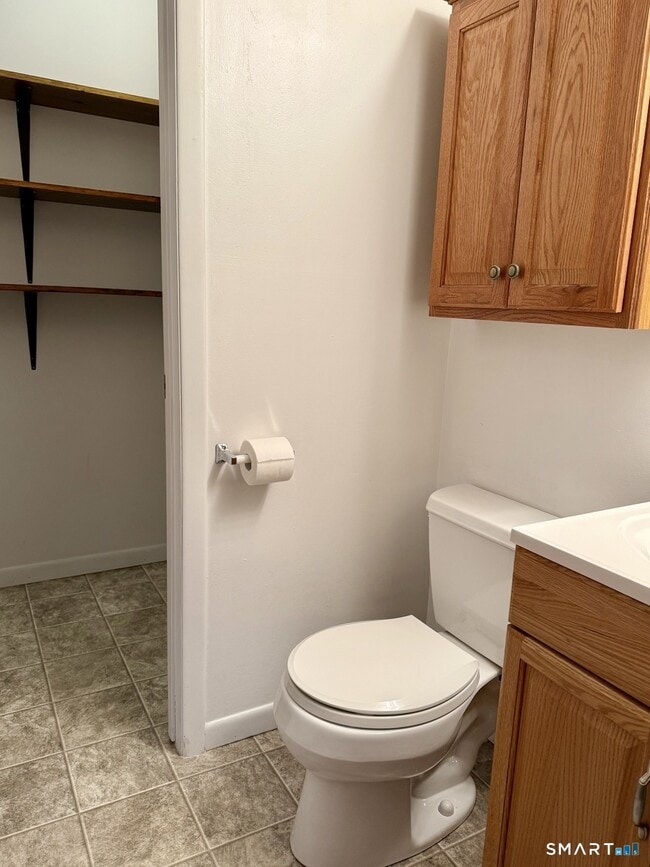 Building Photo - 22 Dartmouth Dr