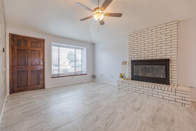 Building Photo - Comfortable 2 Bed 2 Bath - Pet Friendly & New Amenities!